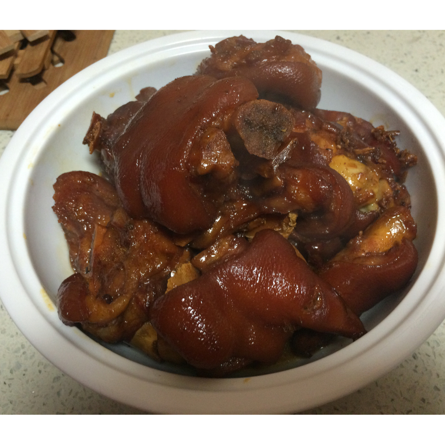 吃着碗里望着锅里的红烧肉