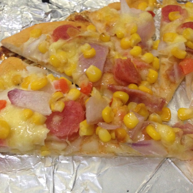 薄饼脆皮火腿pizza