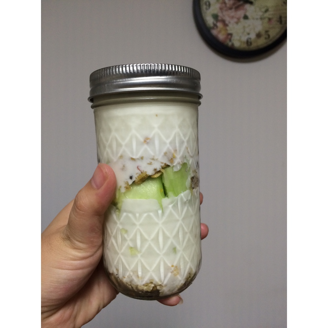 超简单的营养早餐--酸奶麦片