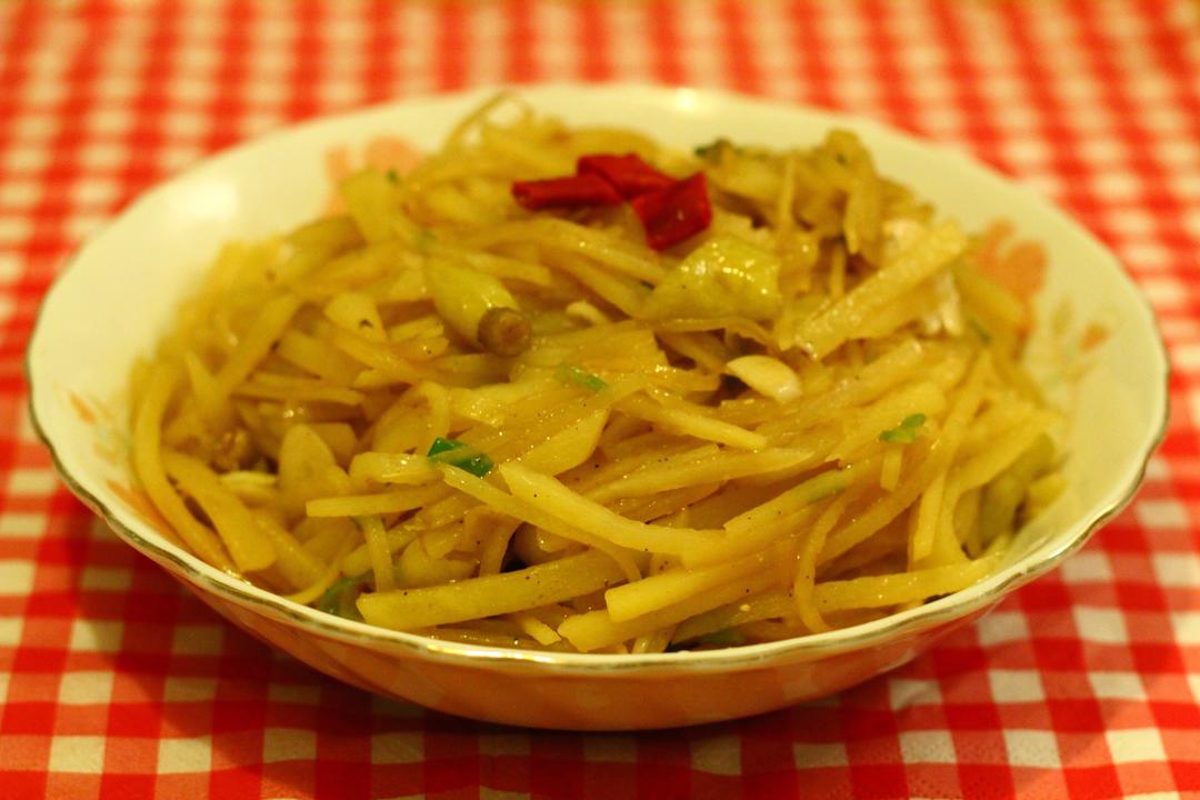 董太的私房菜--双椒土豆丝的做法