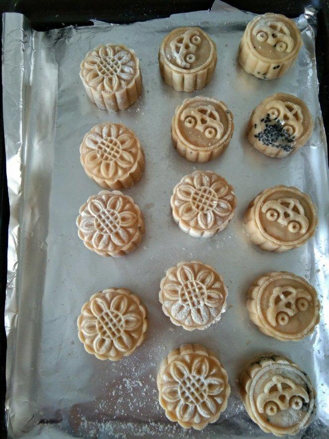 广式月饼—蛋黄莲蓉月饼