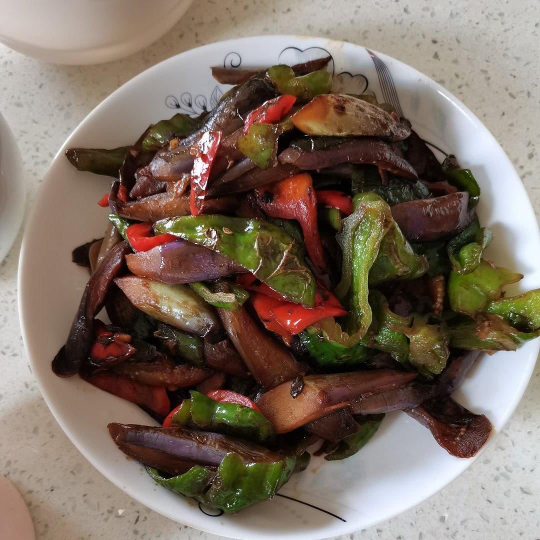 不费油❗不变色❗好吃下饭的青椒炒茄子