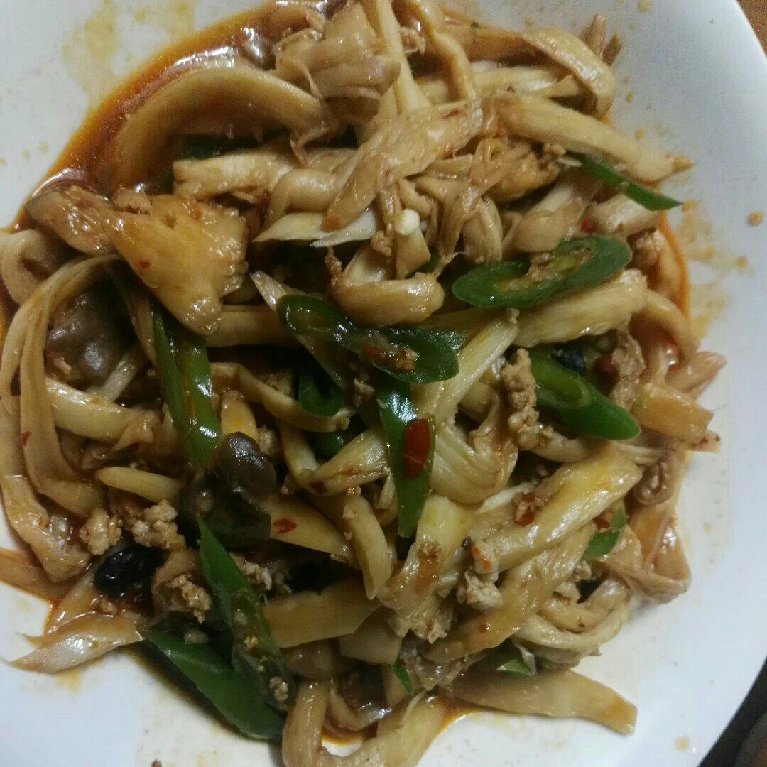 手撕杏鲍菇炒肉