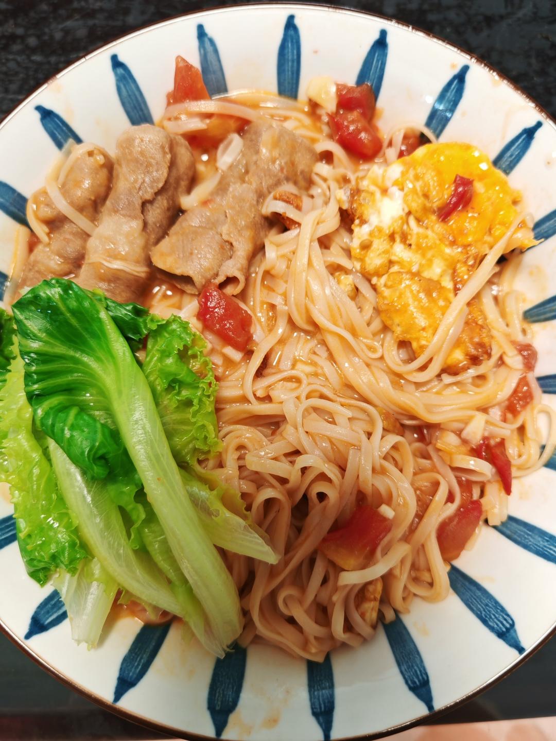 酸爽开胃的茄汁酸汤面，也太太好吃了~