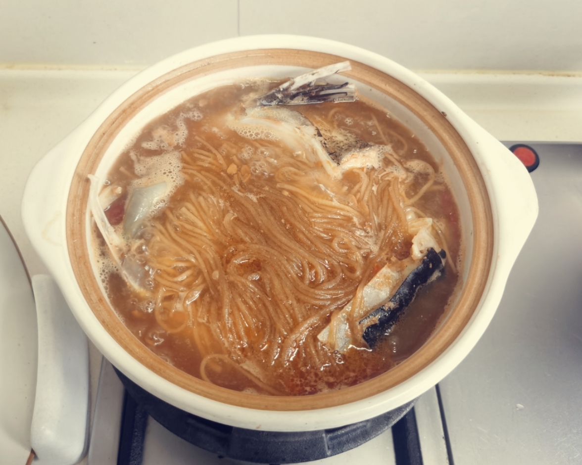 酱烧西红柿鱼头粉丝汤煲的做法