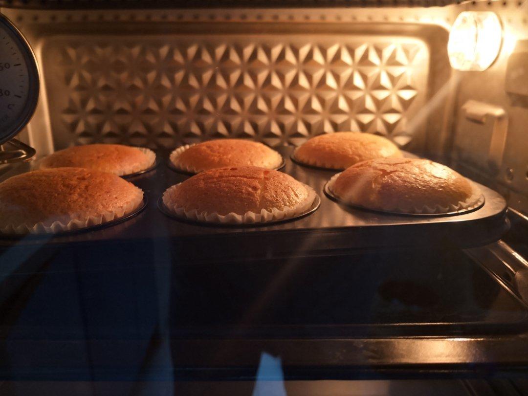 消耗淡奶油之作——淡奶油小蛋糕