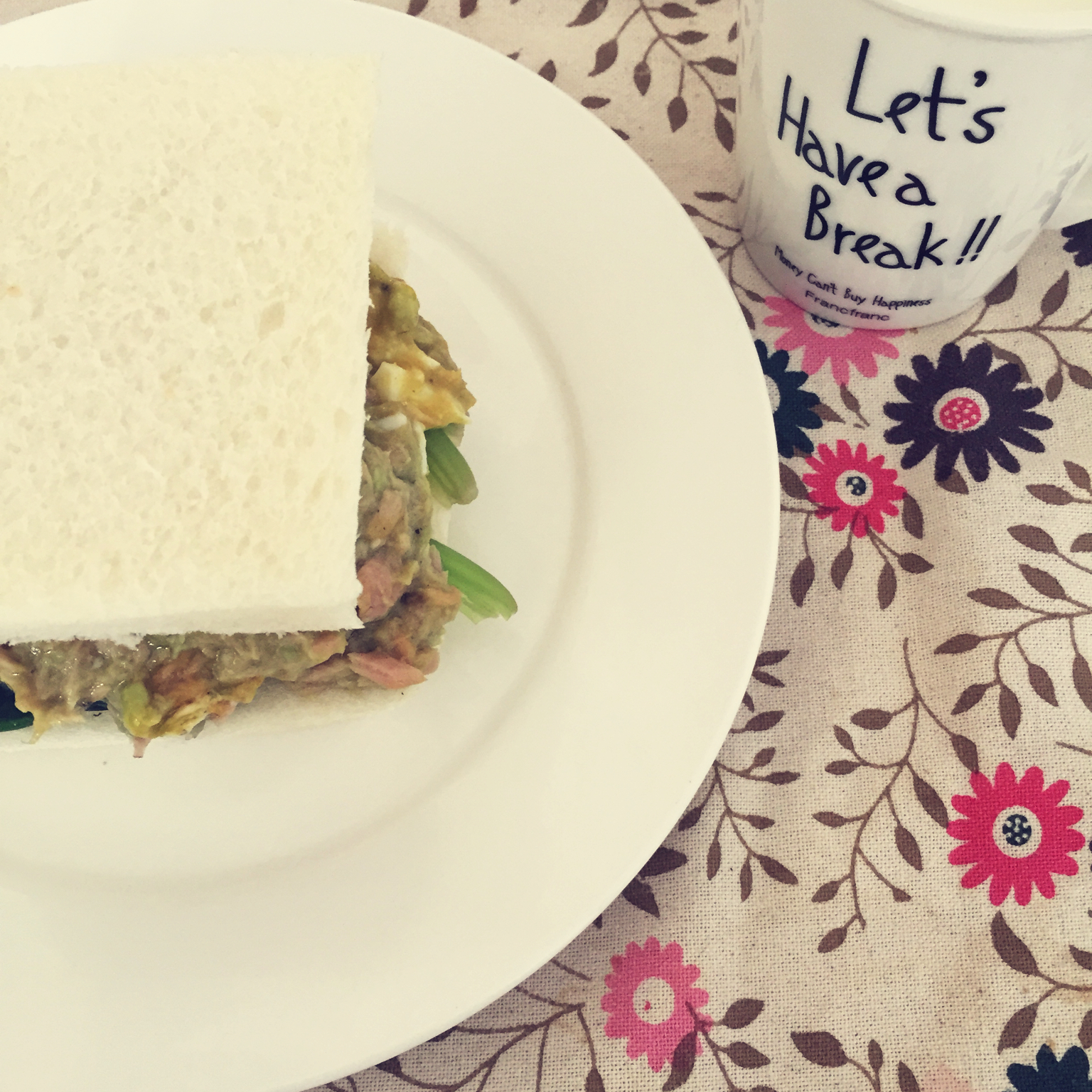 牛油果吞拿鱼三明治