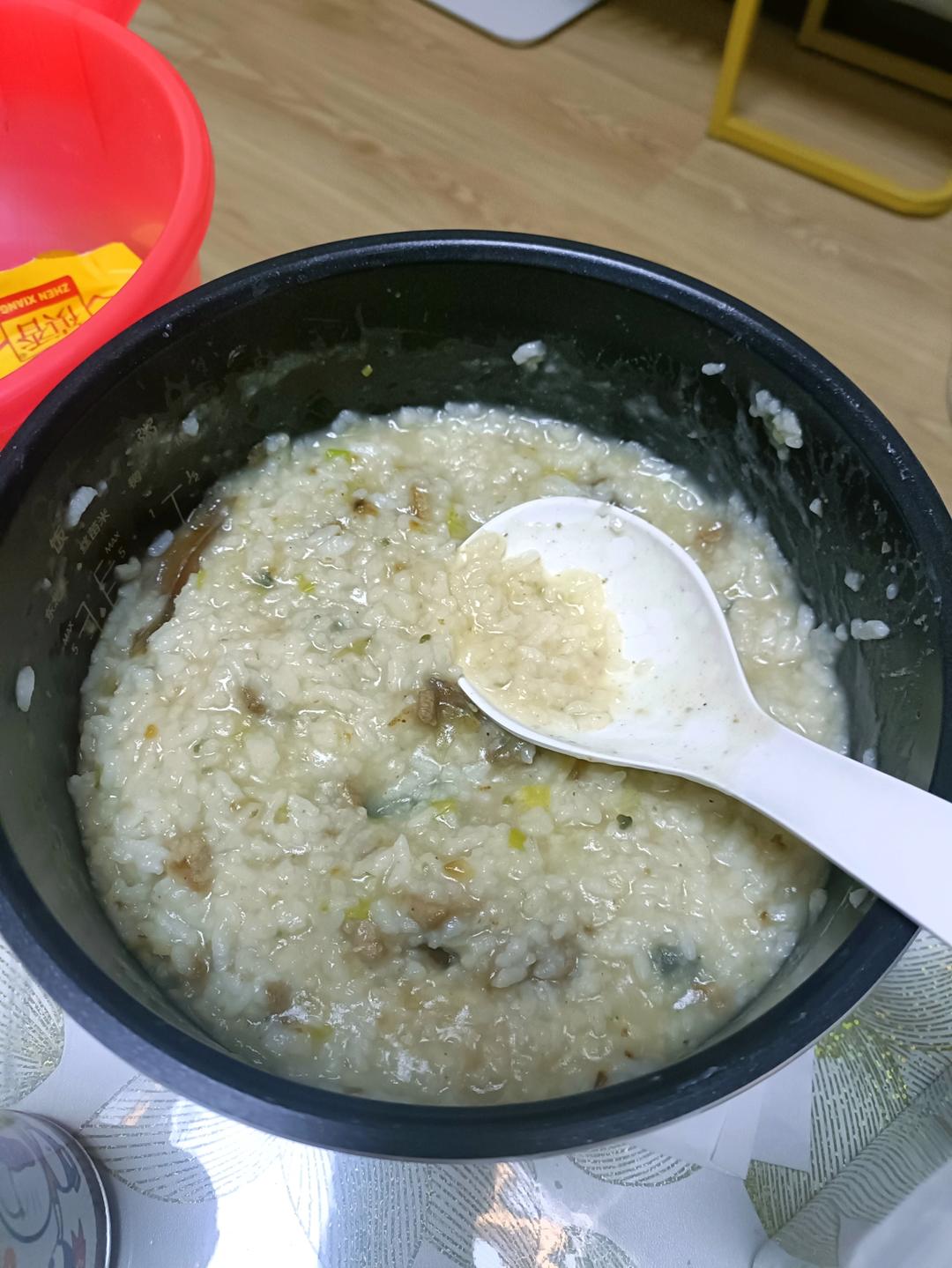 刘小胖lll做的堂妈小厨超好喝的皮蛋瘦肉粥