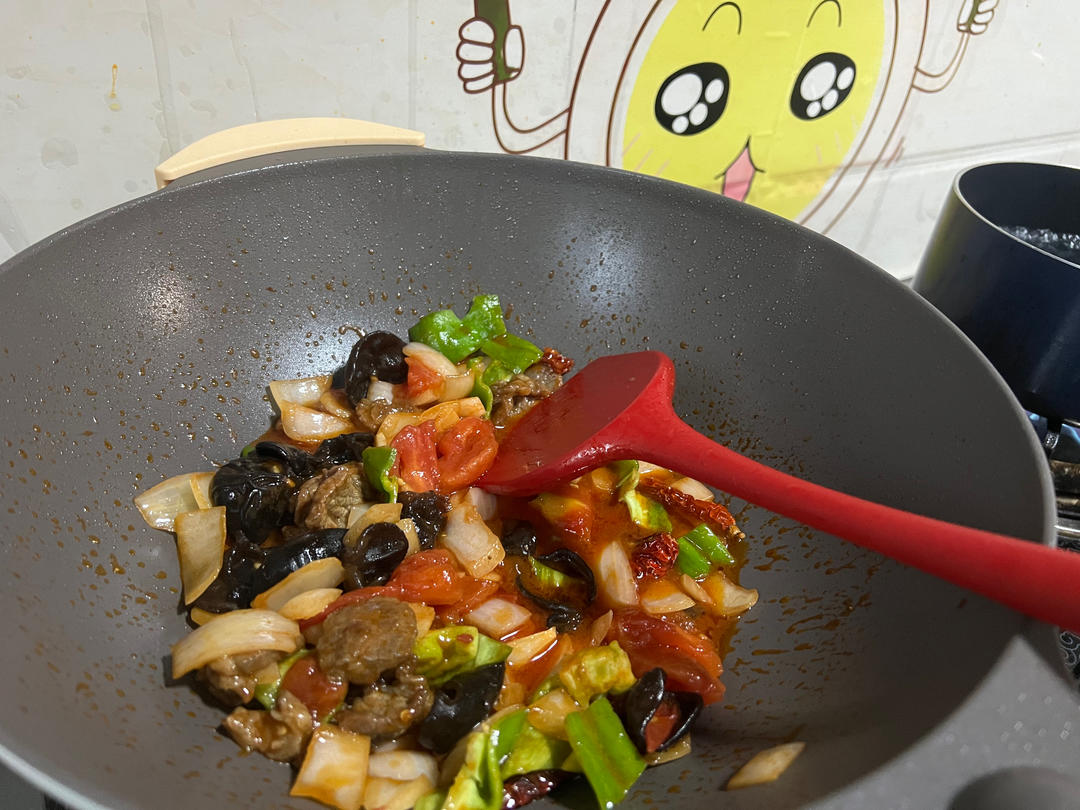 新疆过油肉拌面