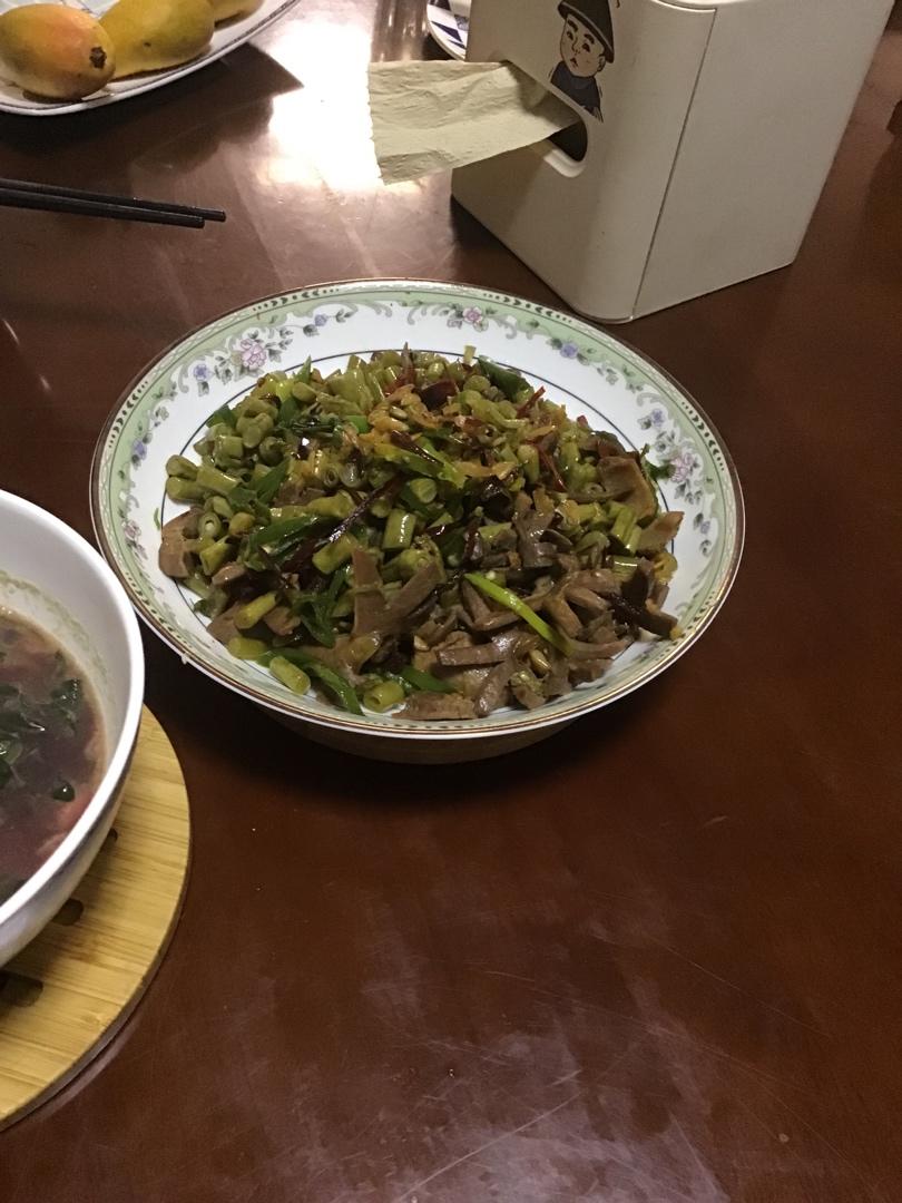 酸豆角炒鸡胗
