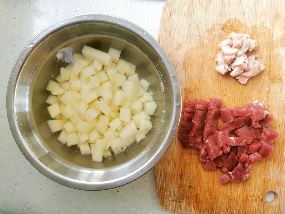 黑椒土豆牛排意面的做法 步骤1