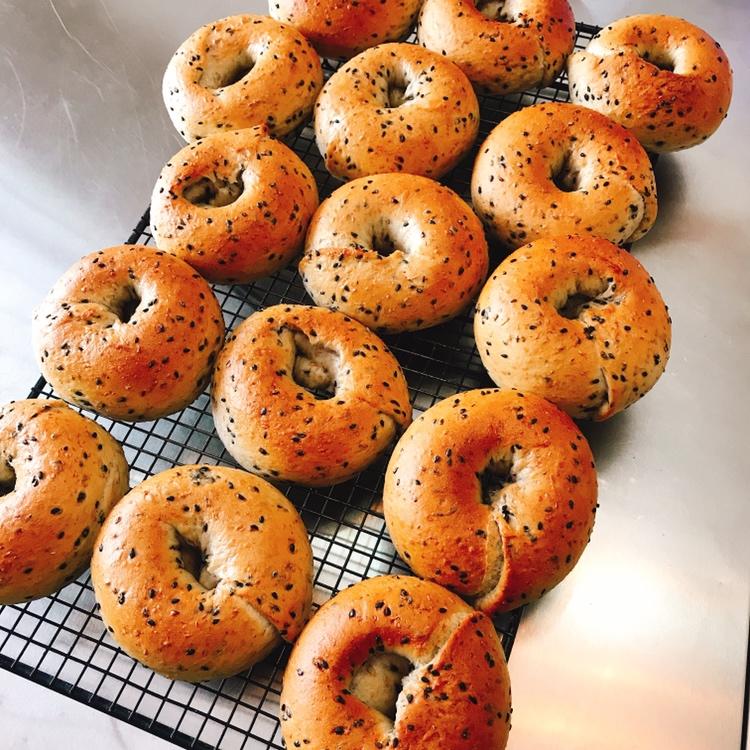 黑芝麻全麦贝果