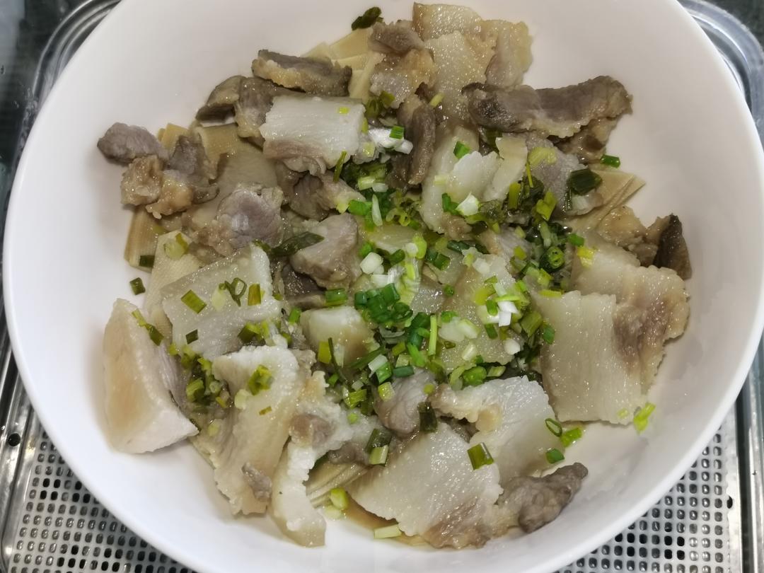 百叶蒸咸肉和香肠