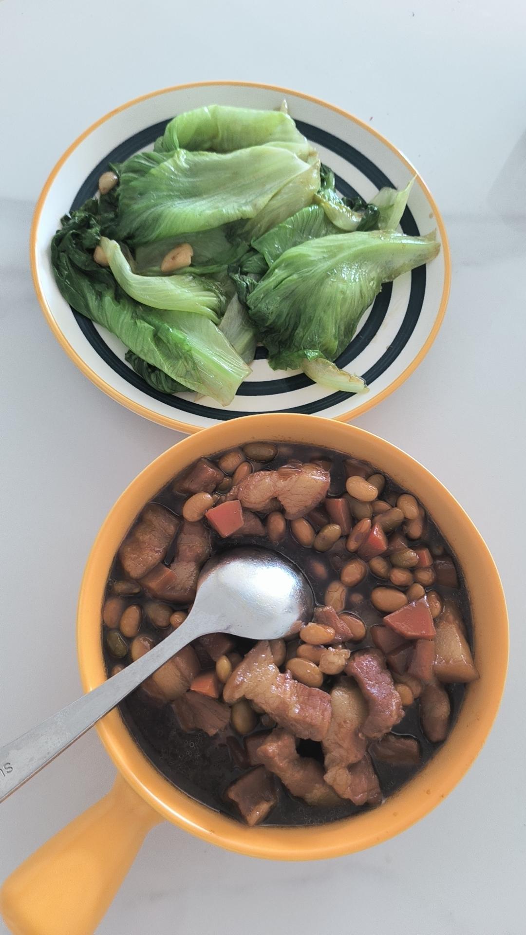 一夹就断的黄豆焖猪蹄