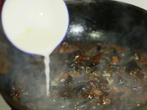 野生榛蘑卤肉的做法 步骤9