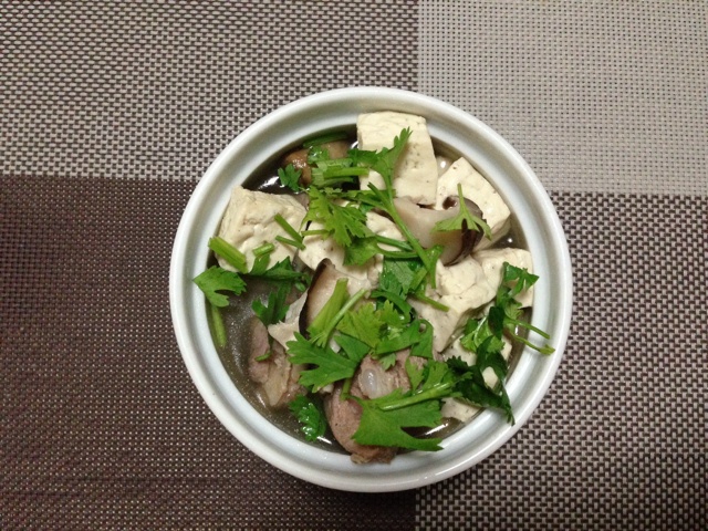 咸排骨豆腐炖河蚌