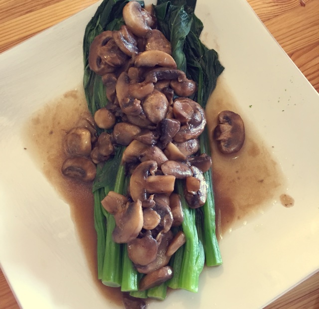 蚝油蘑菇菜心