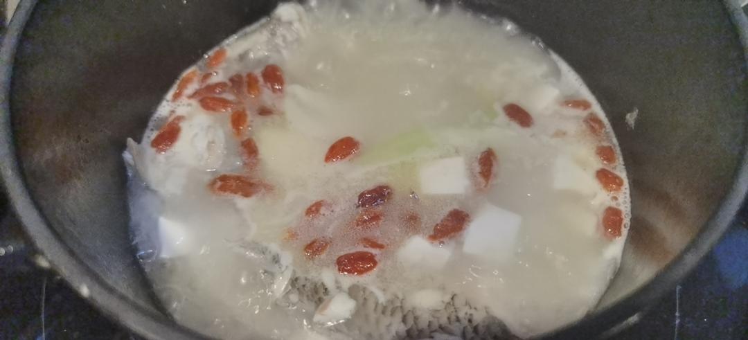 奶白黄翅鱼汤