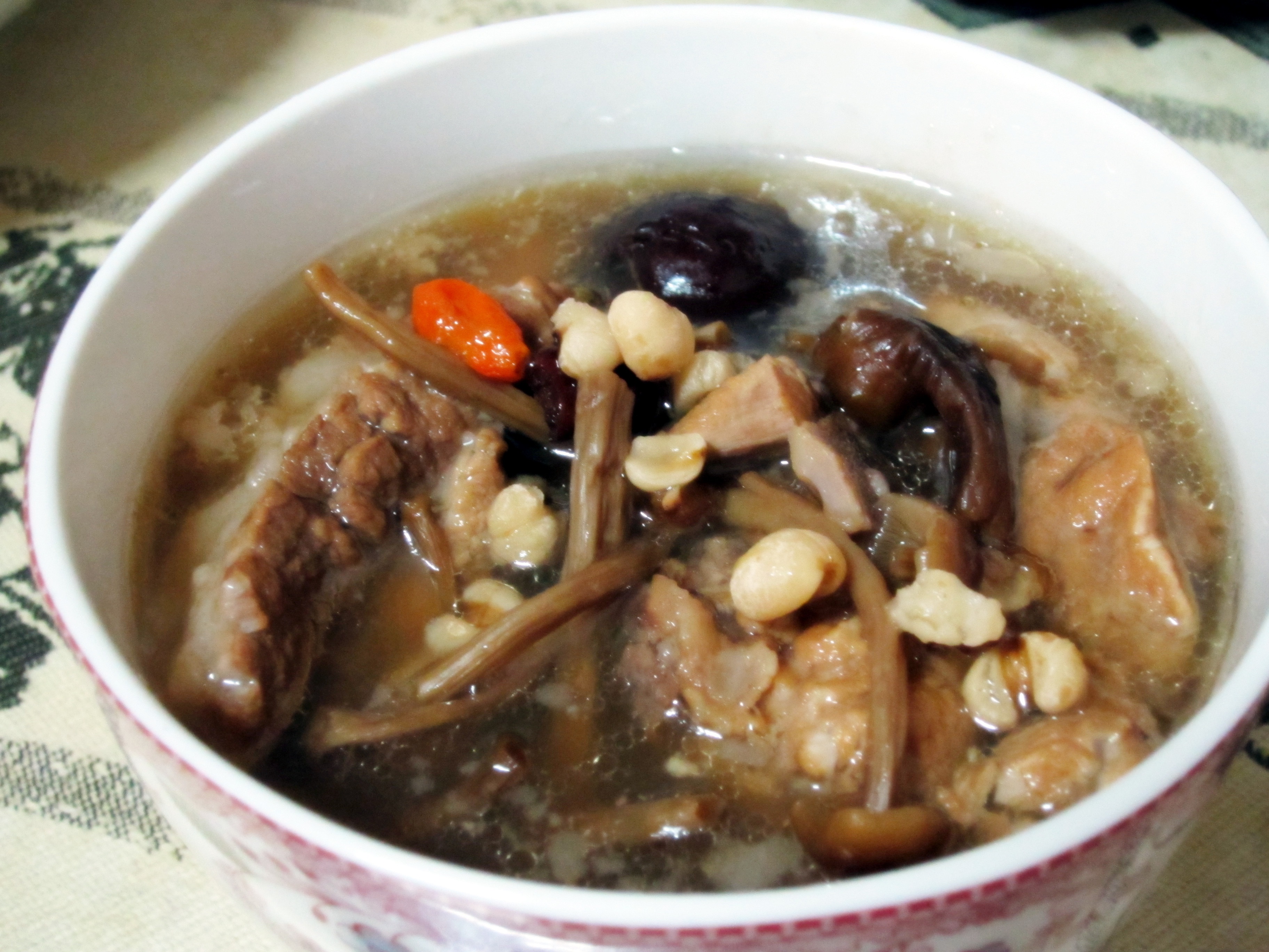 薏米茶树菇排骨汤