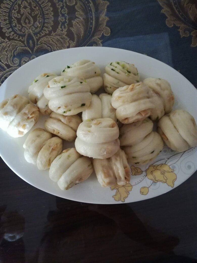 最好吃的火腿葱香花卷—附让葱不变黄的小窍门