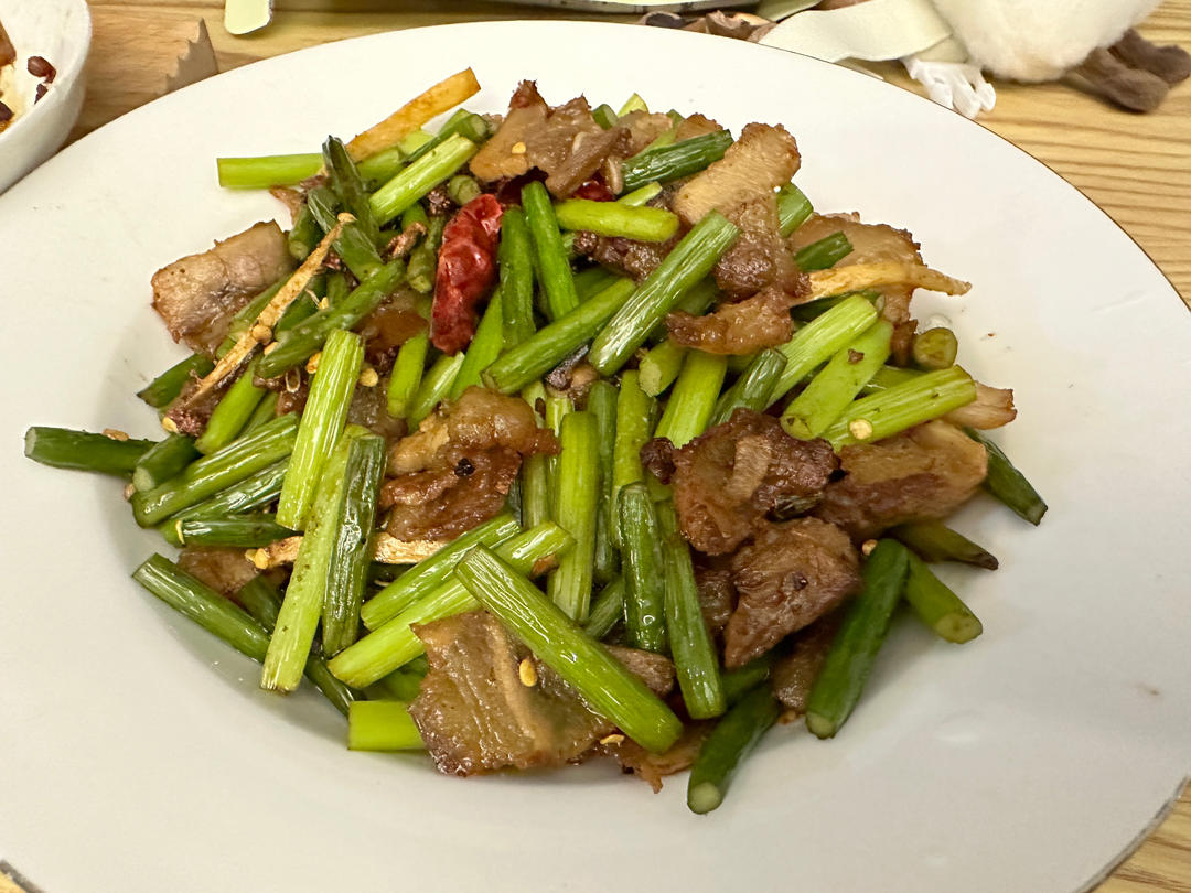 超级下饭的一道菜蒜苔炒风干腊肉