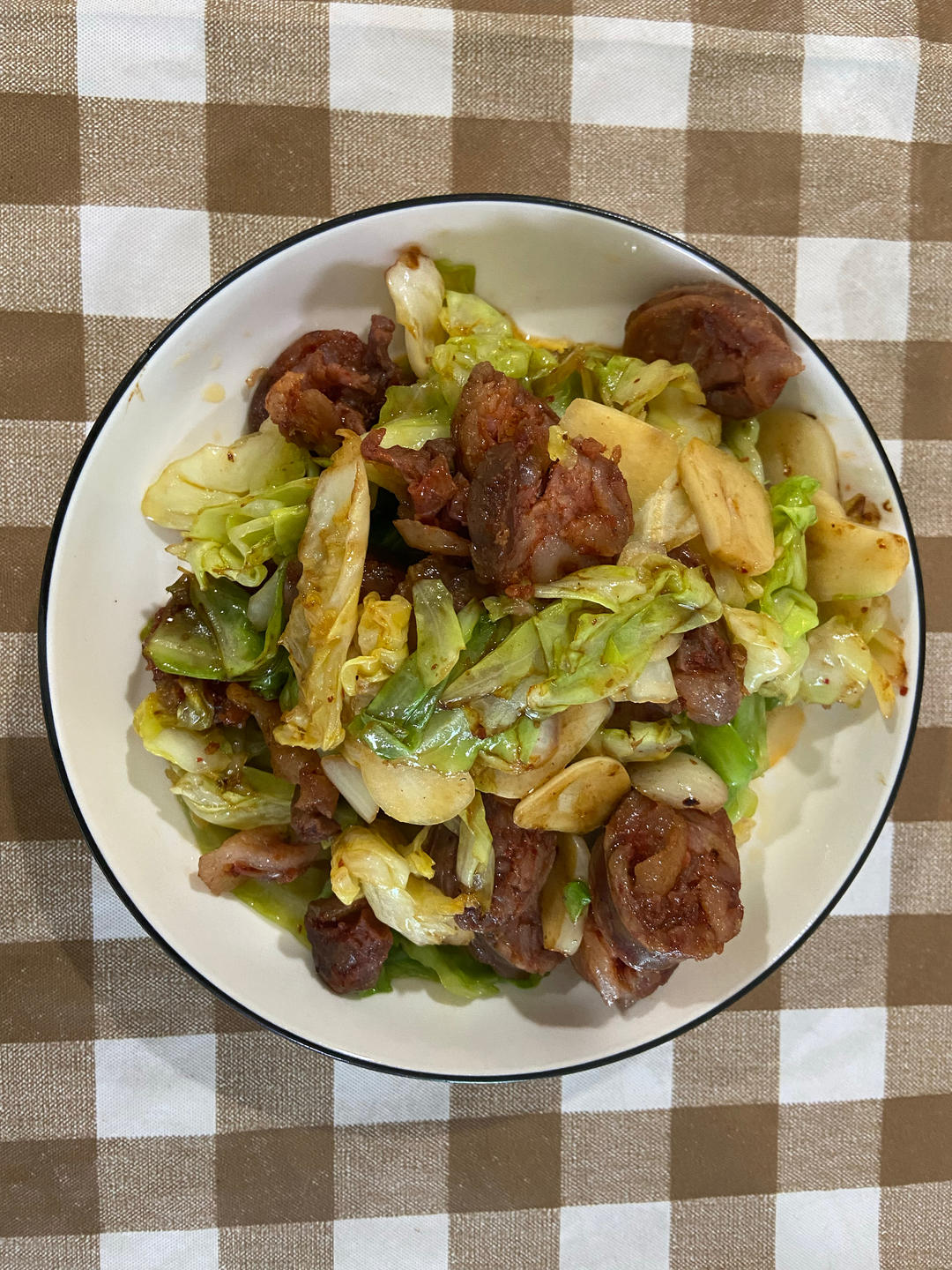 腊肠手撕包菜