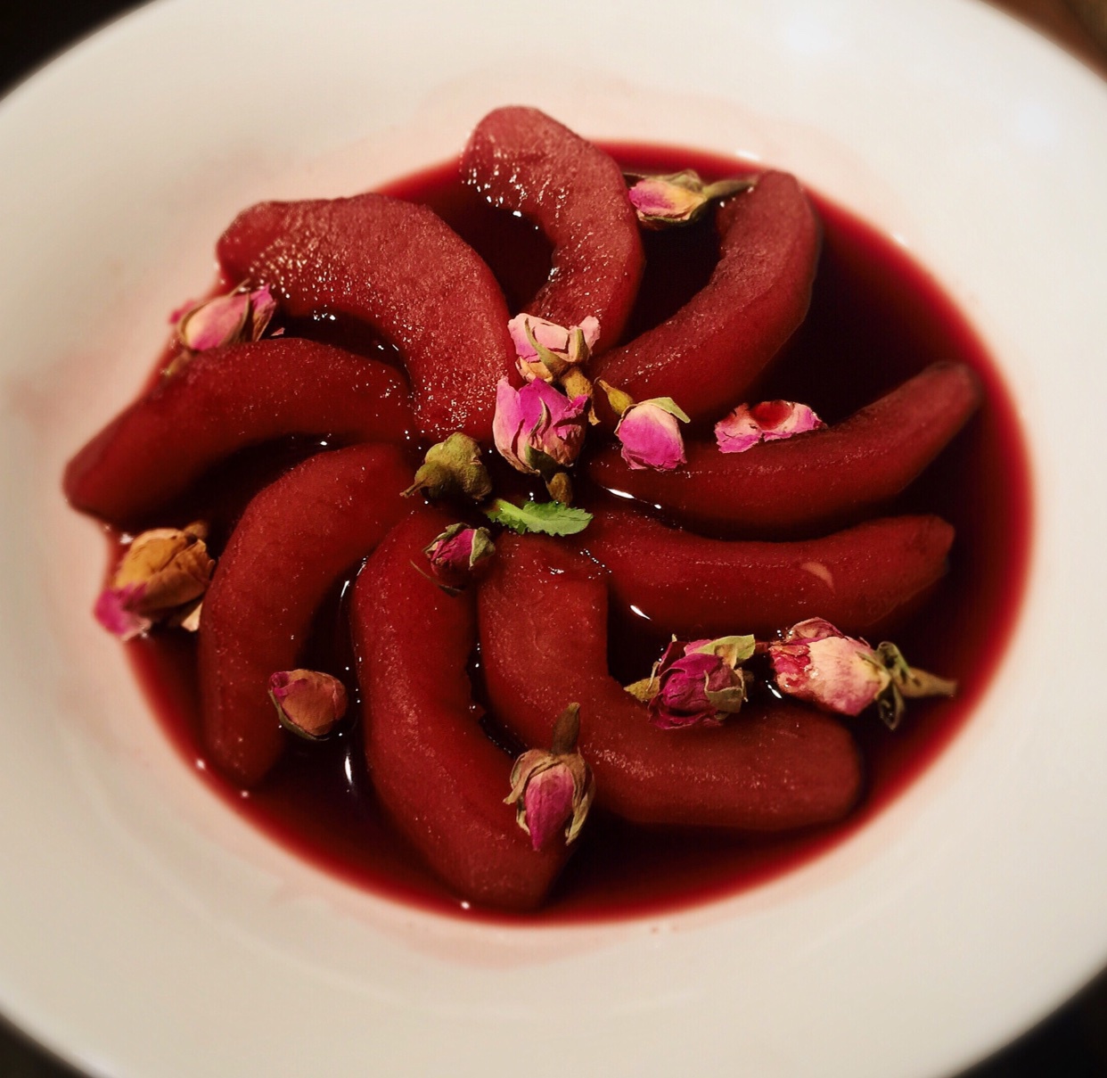 红酒煮梨的文案(做红酒雪梨的汤能喝吗) 红酒煮梨的文案(做红酒雪梨的汤能喝吗)