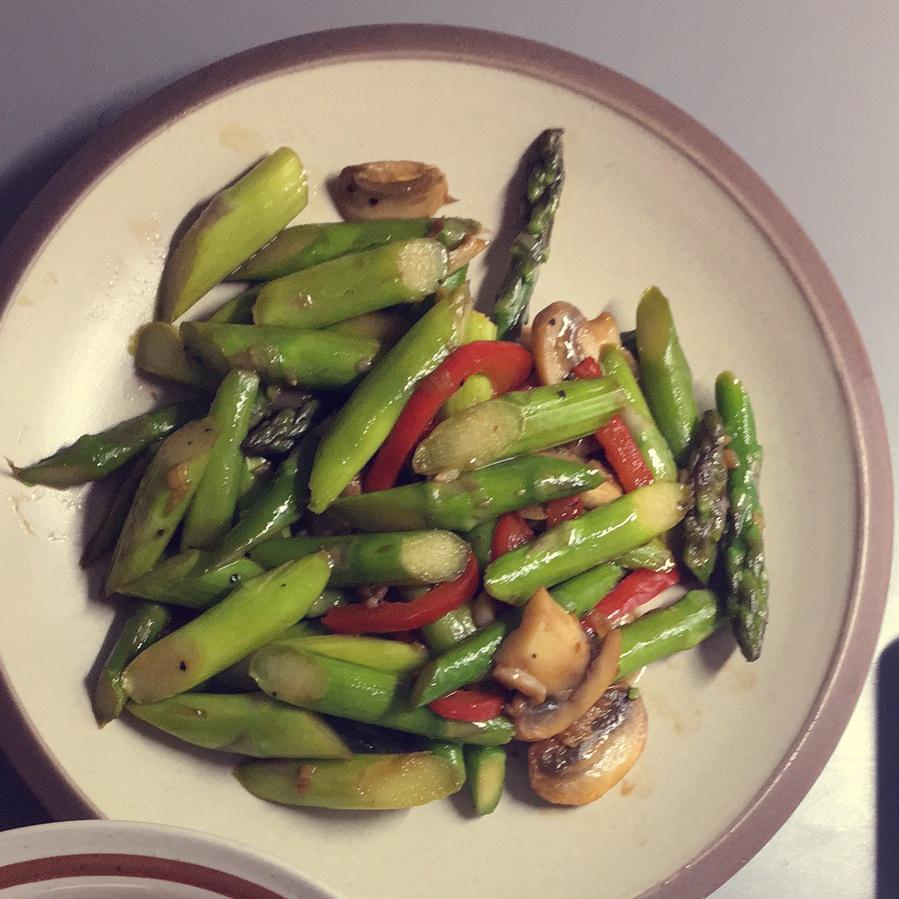 芦笋炒蘑菇