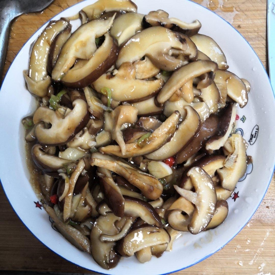 香菇这样炒比肉都好吃😋素炒香菇