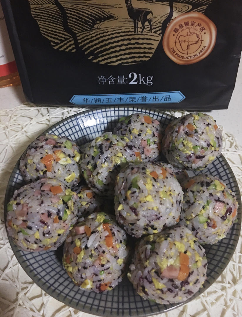 可以带出去野餐的釜山饭团  || 胡萝卜、鸡蛋饼、火腿等秘制而成