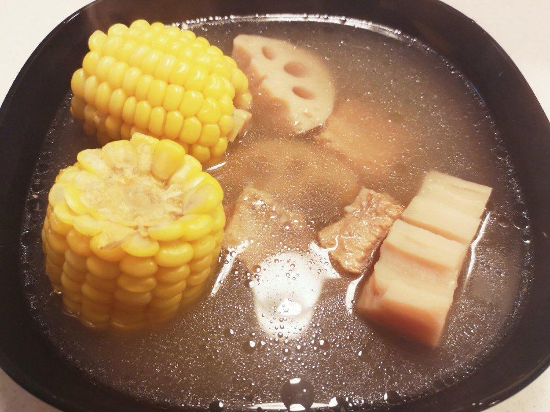 莲藕玉米排骨汤