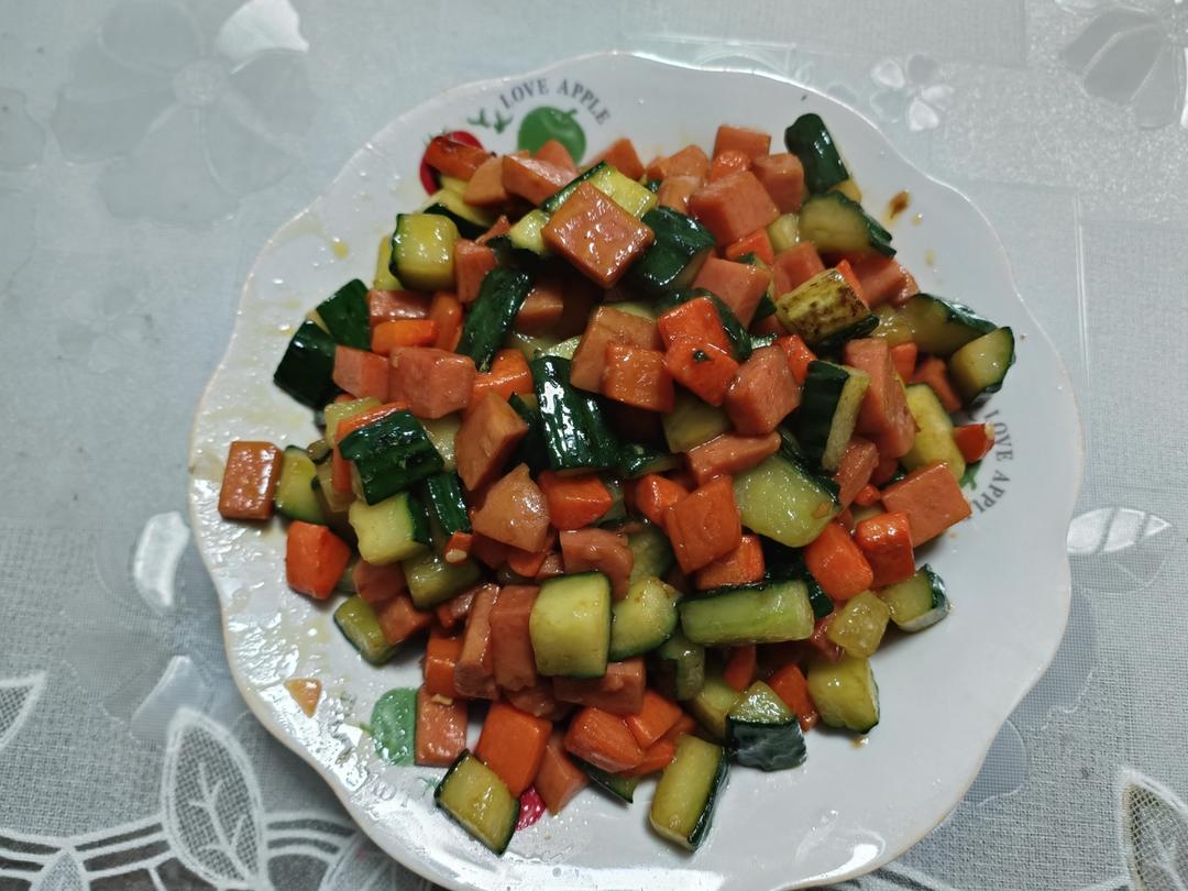 快手炒三丁（黄瓜胡萝卜火腿）