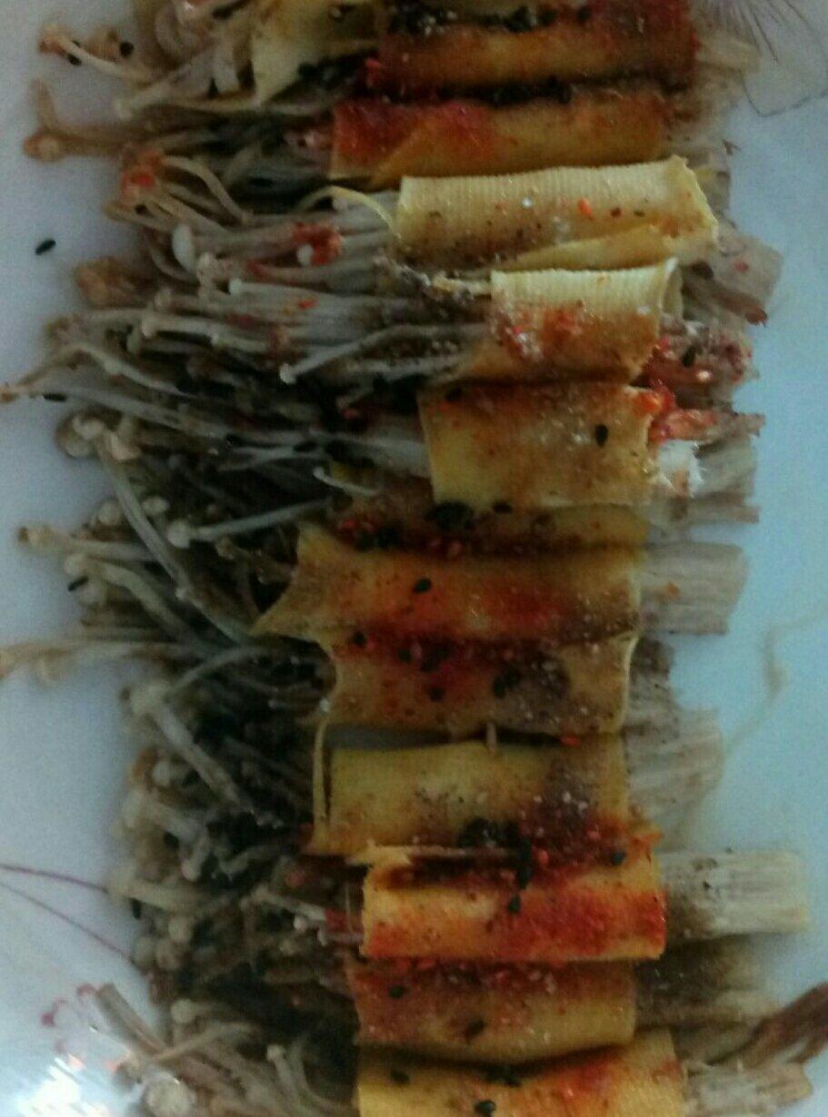 烤豆腐皮卷金针菇