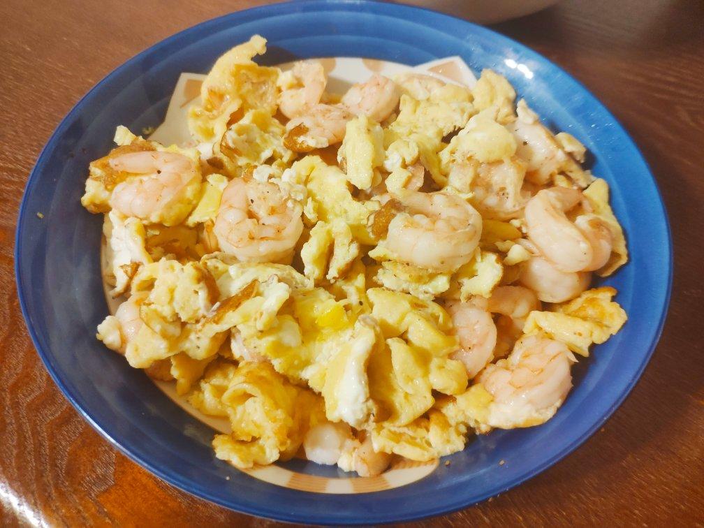 嫩滑鲜美的虾仁炒鸡蛋—简单、快手