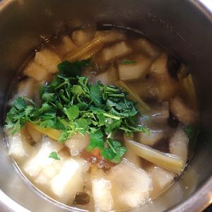 【跟我做不会错】养生冬瓜排骨汤，排骨软烂，汤汁鲜美，快手煲汤大法的做法 步骤7