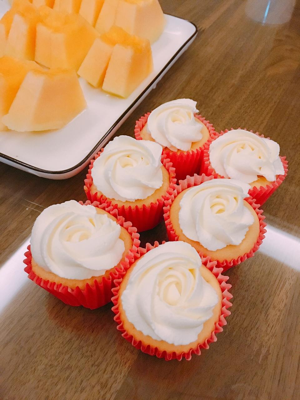 蓝莓戚风小蛋糕