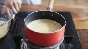 咸蛋黄冰淇淋冰皮月饼【曼食慢语】的做法 步骤3