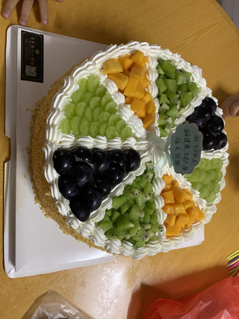 奶油水果装饰蛋糕