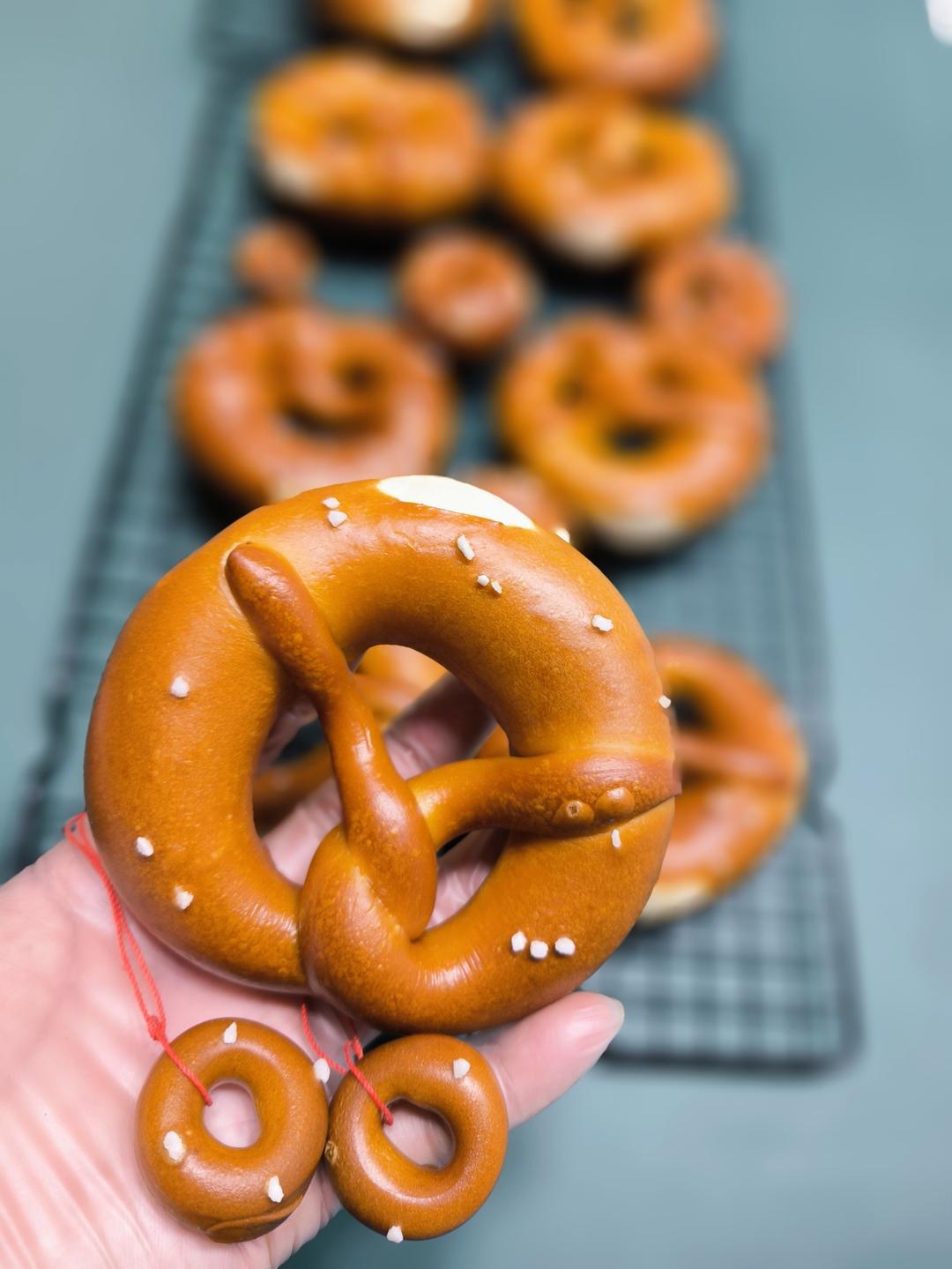 哈喽~面包你好！巴伐利亚碱水面包