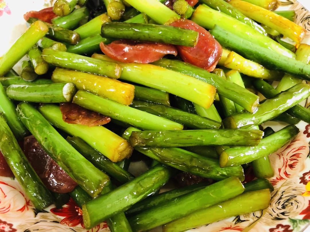 蒜苗炒腊肠