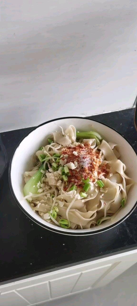 十分钟就能吃上的超简单油泼面