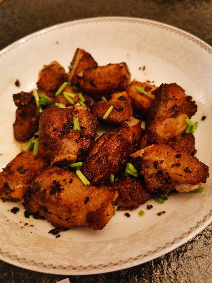 【椒盐蒜香排骨】