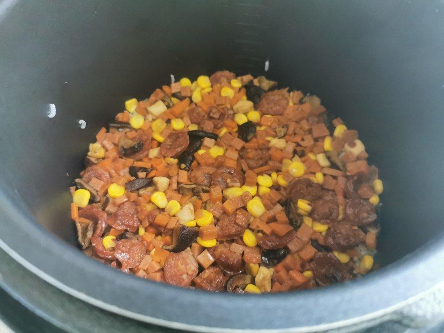 懒人必备～电饭煲腊肠焖饭