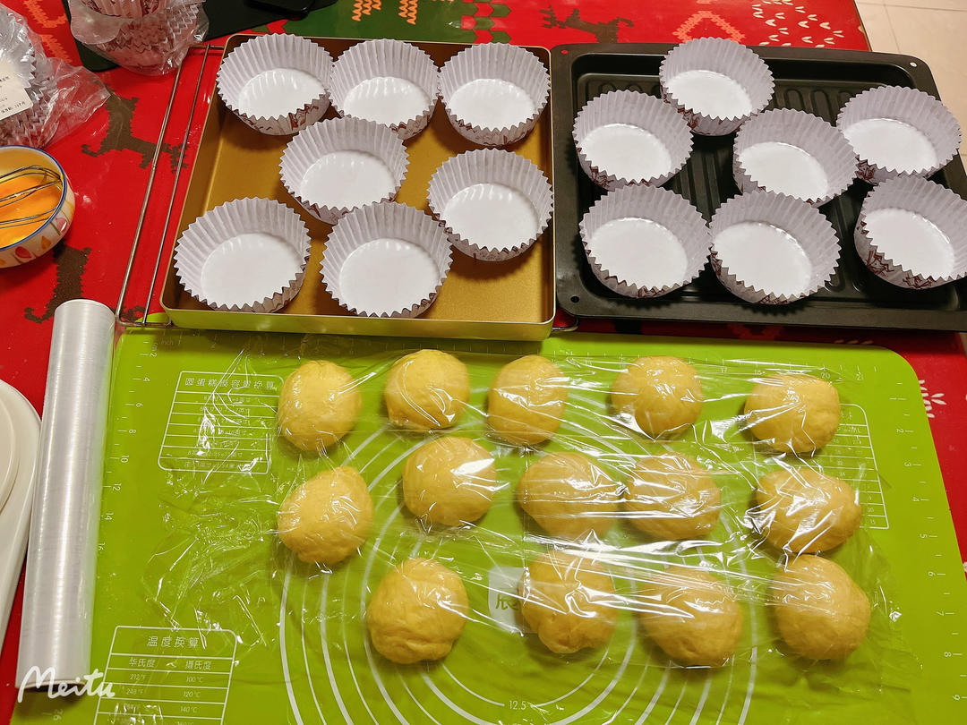 好吃到炸裂的港式菠萝包（附带制作酥皮的小视频）