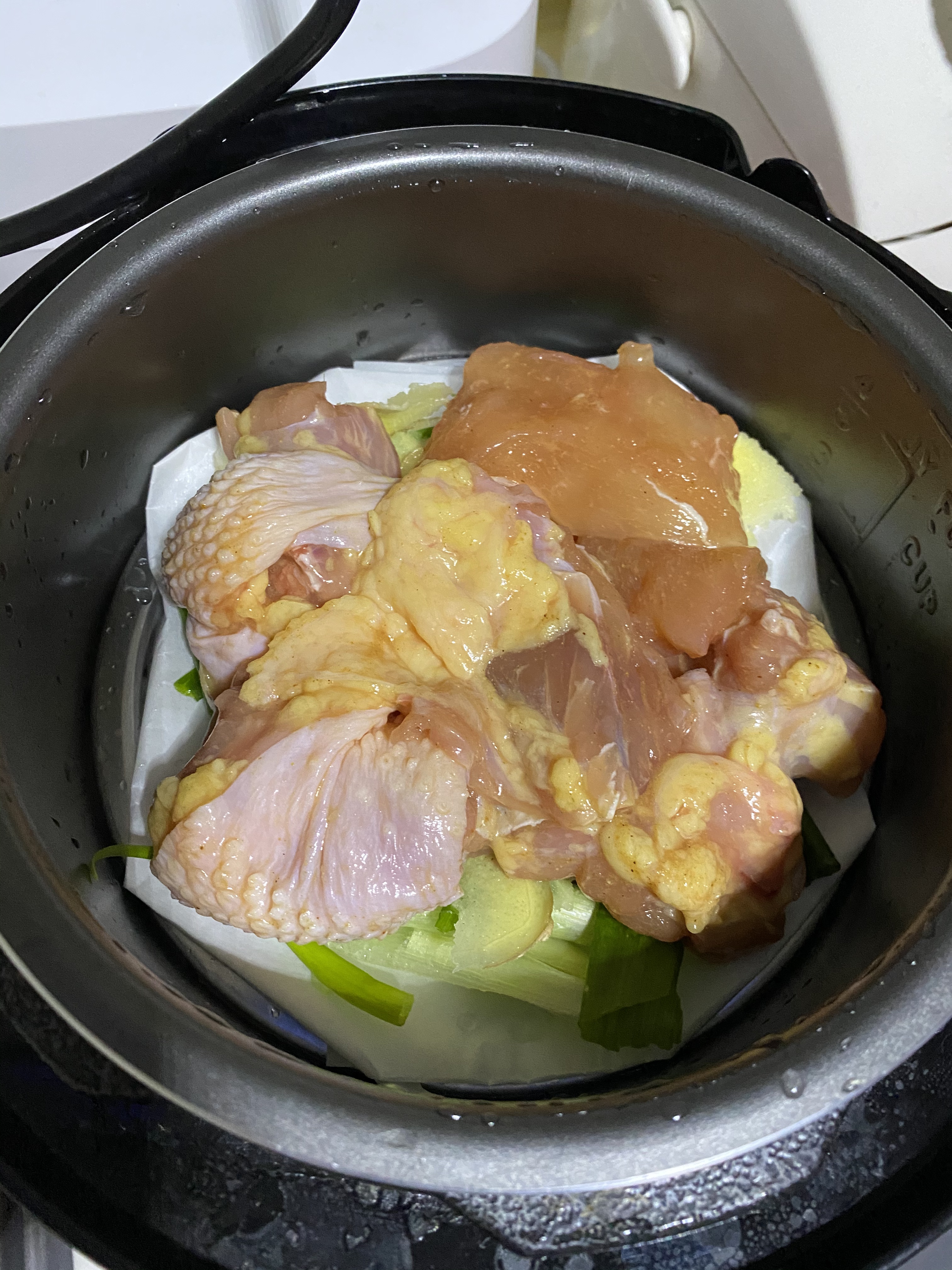 一锅做：盐焗鸡+杂骨汤