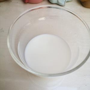 宝宝辅食——奶香蛋黄羹6m+的做法 步骤2