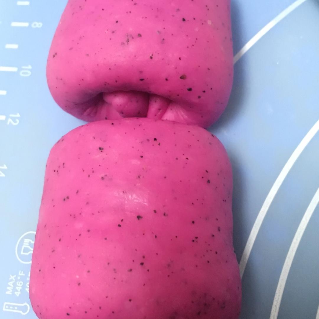 火龙果爱心面包