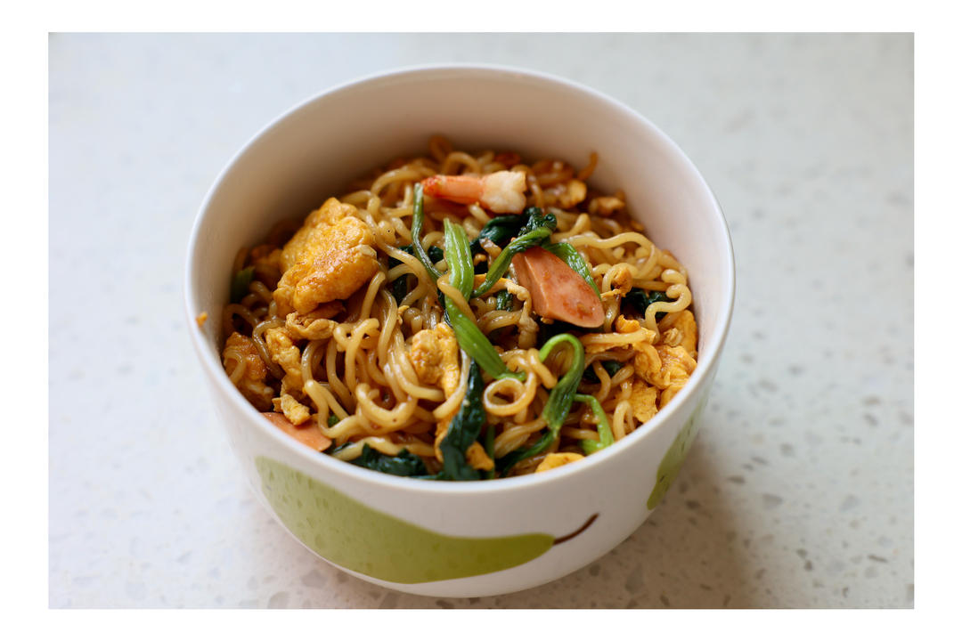 超简单的炒方便面，秒杀路边摊！