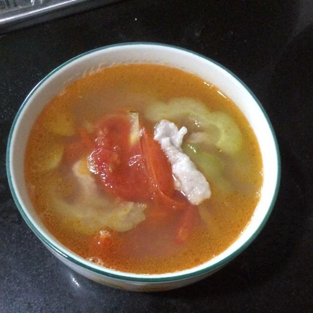 西红柿苦瓜肉片汤的做法