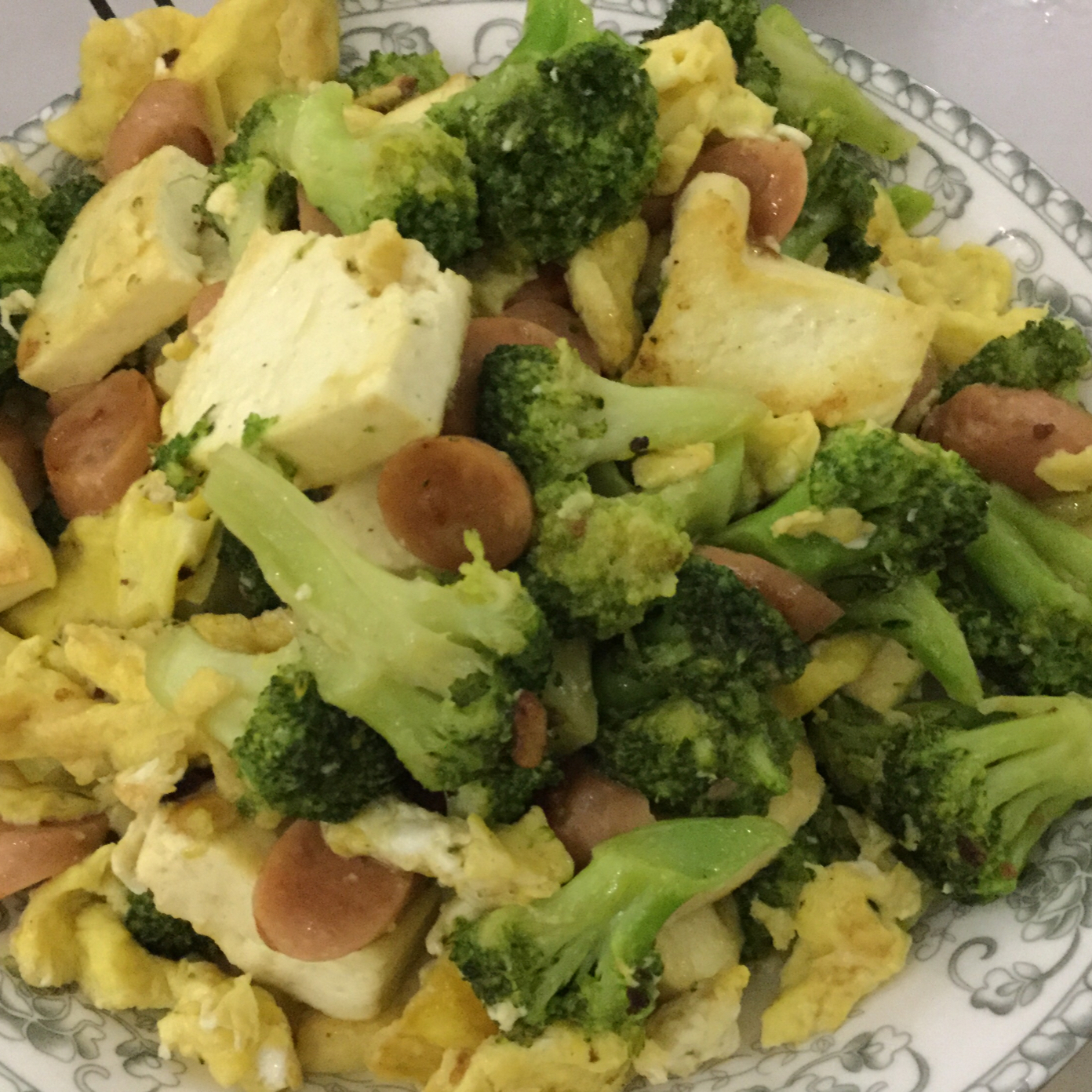 {☀快手晚餐☀}火腿肠滑蛋西兰花